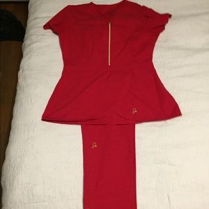 JAANUU Crimson scrub set, size M